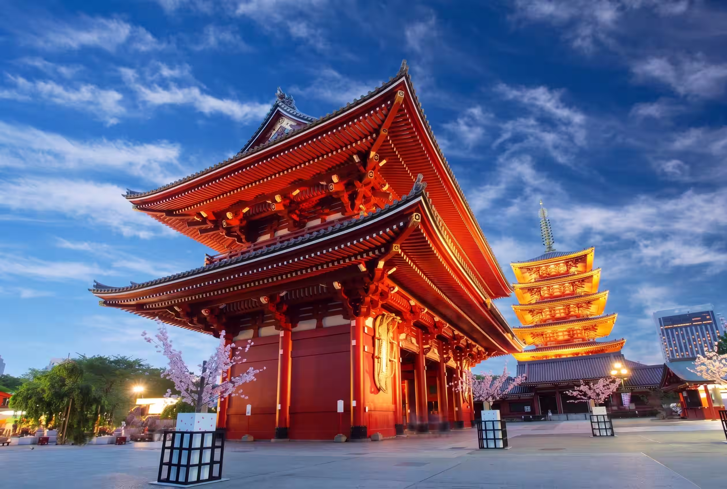 Templo Sensō-ji y pagoda de cinco pisos en Asakusa, Tokio.